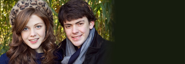 Georgie Henley et Skandar Keynes baptisent un lion