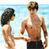 Zac Efron et Vanessa Hudgens flirtent à Hawaï !