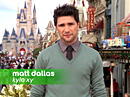 Matt Dallas présente la parade de Noël 2008